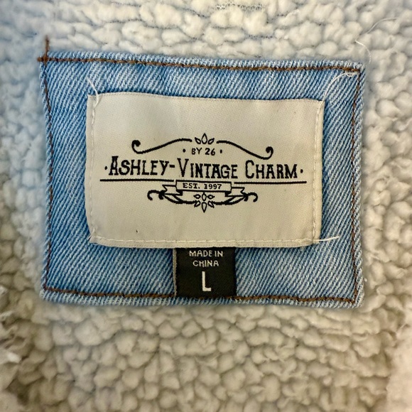 Cozy Ashley Vintage Charm Oversized Denim Sherpa Lined Jacket - Picture 2 of 5